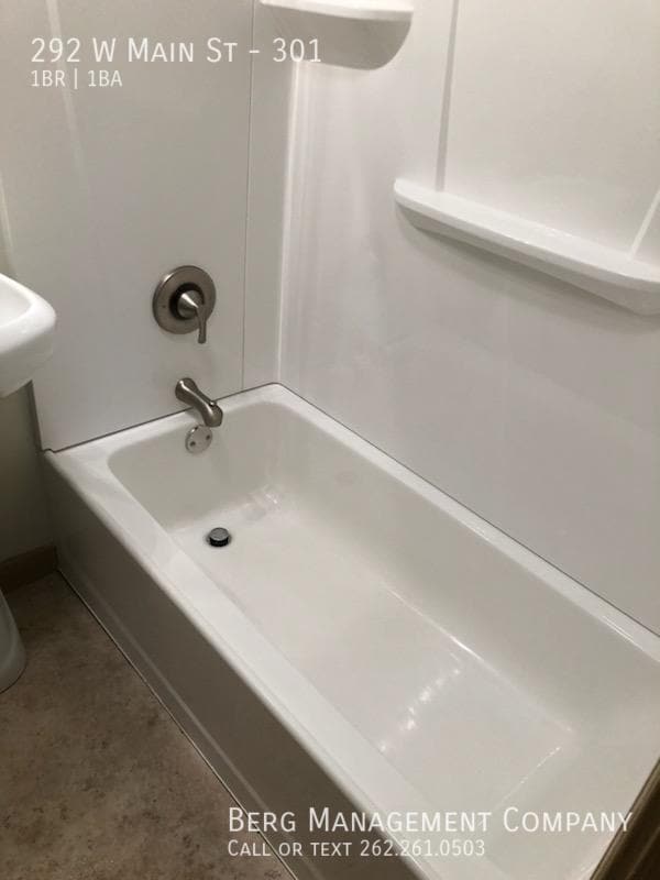 Building Photo - 292 W Main St