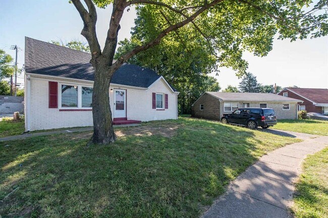 Building Photo - Spacious 4-Bed, 2-Bath Home for Comfortabl...