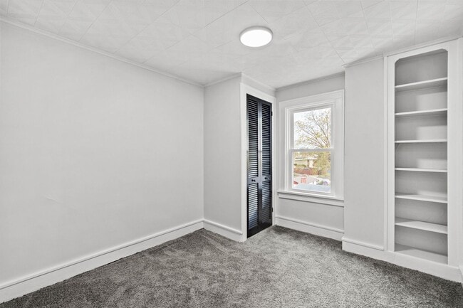 Building Photo - Beautiful 3 bedroom home in Crafton Heights available May 1!