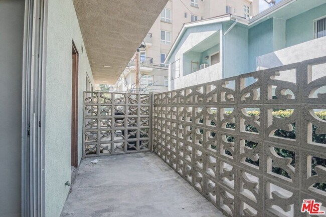 Building Photo - 1221 Amherst Ave