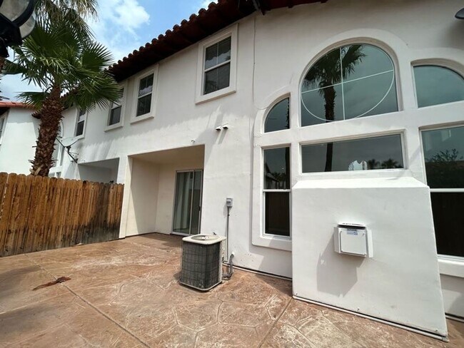 Building Photo - A Beautiful Town Home around the Spring Valley Area.