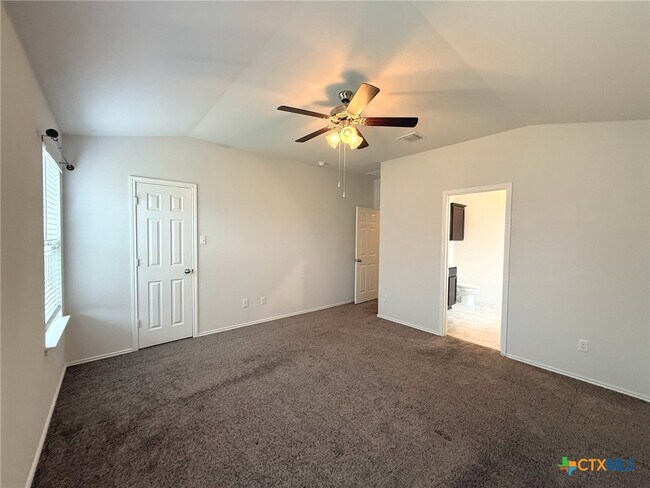 Building Photo - 8919 Sky Crest Dr