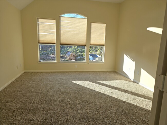 Building Photo - 2121 Crimson Lake Ln