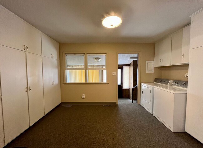 Building Photo - Charming 3-Bedroom Home with Spacious Layo...