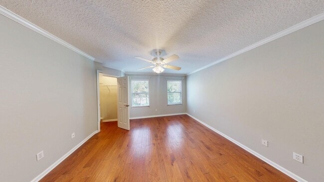 Building Photo - 2 BR 2 BA  TOWNHOME  -    Southern Creek S...