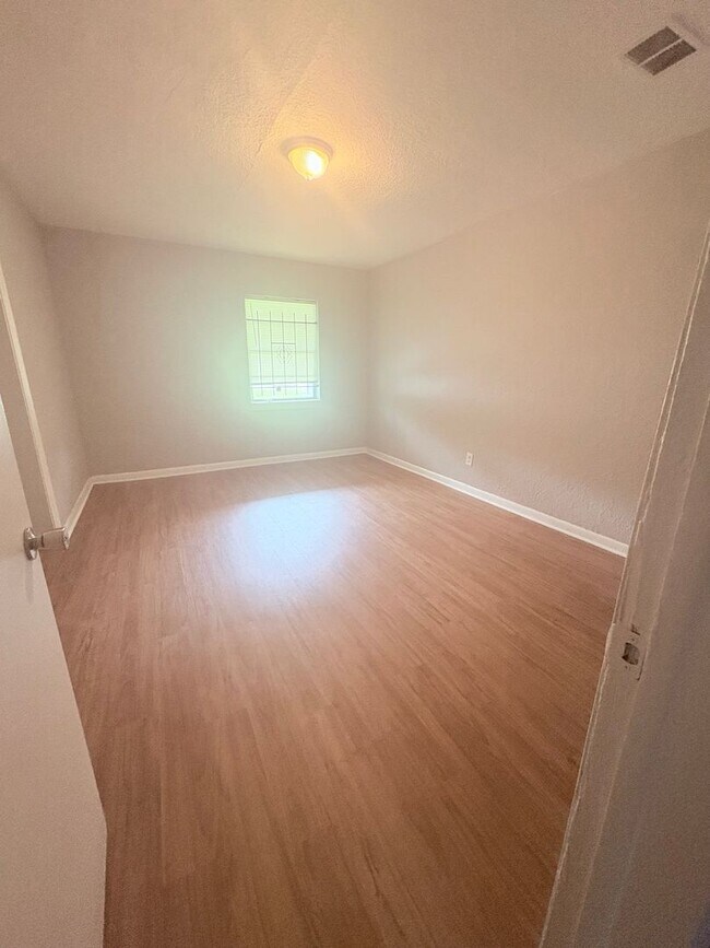 Building Photo - Affordable City living