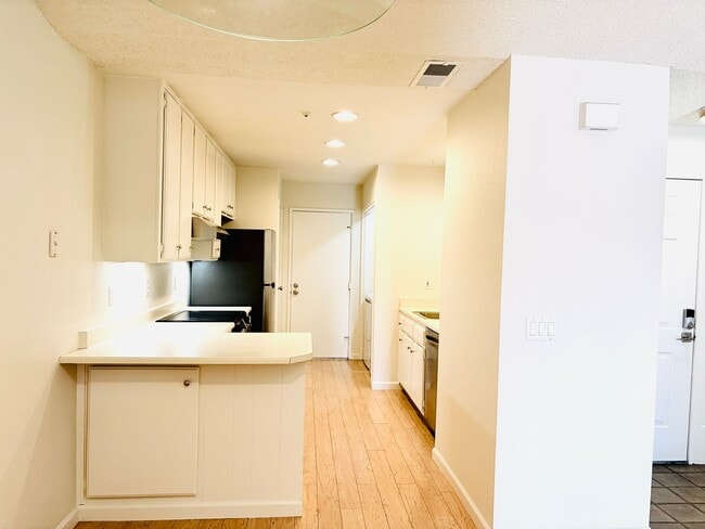 Building Photo - House like 2bed/1.5 Bath Condo with Spacious Corner Yard and 2 Car Garage