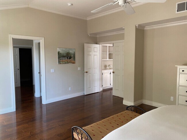 Building Photo - Private Courtyard Entry & Expansive Backyard Oasis