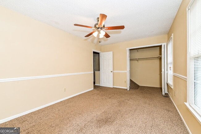 Building Photo - 700 Redland Dr
