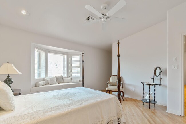 Building Photo - 8423 E Thunderbird Rd