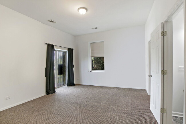 Building Photo - 4527 S St Lawrence Ave