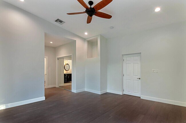 Building Photo - 959 SW 18th St