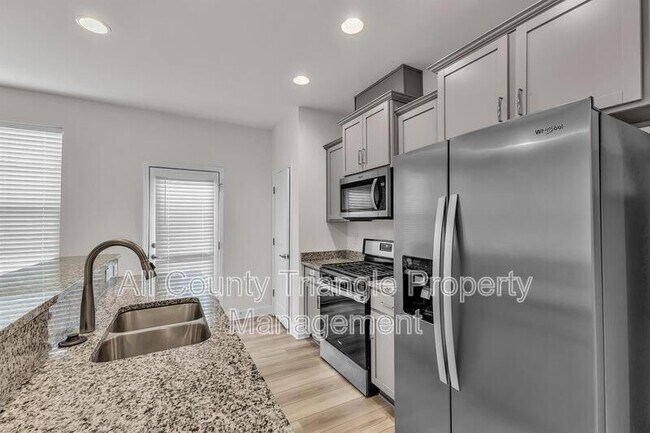 Building Photo - 2103 Nandina Trl