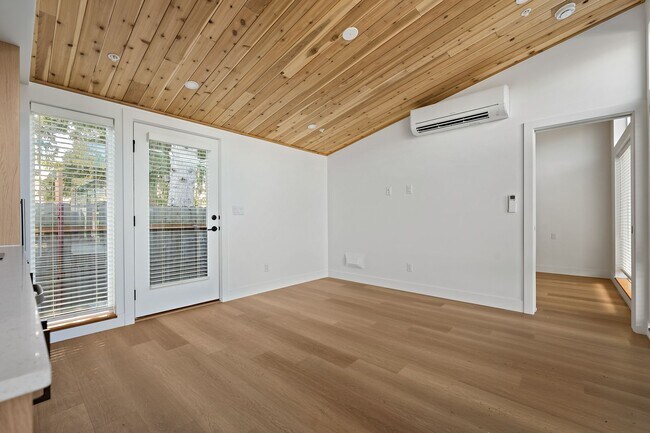 Building Photo - Morris Street Commons Modualr Living! 1/1 Community Living!