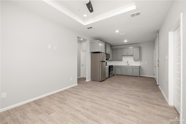 Building Photo - 1601 W Hyatt Ave