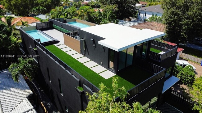 Building Photo - 420 SW 15th Rd