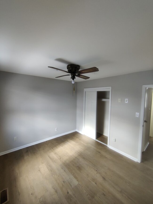 Building Photo - Spacious 3 Bedroom 2.5 Bath Townhome for RENT