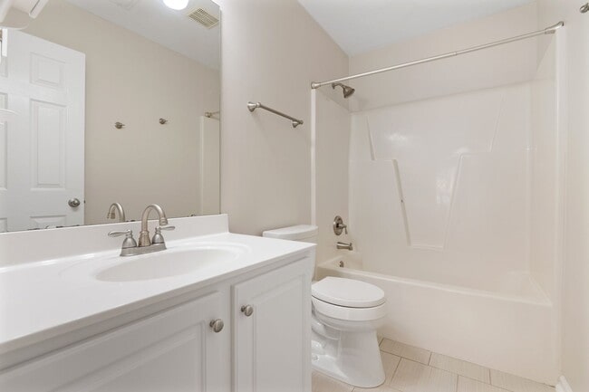 Building Photo - Spacious 5-Bedroom Home with Screened Porch and Office