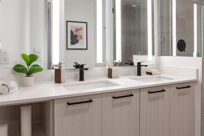 Building Photo - 221 SW 12th St