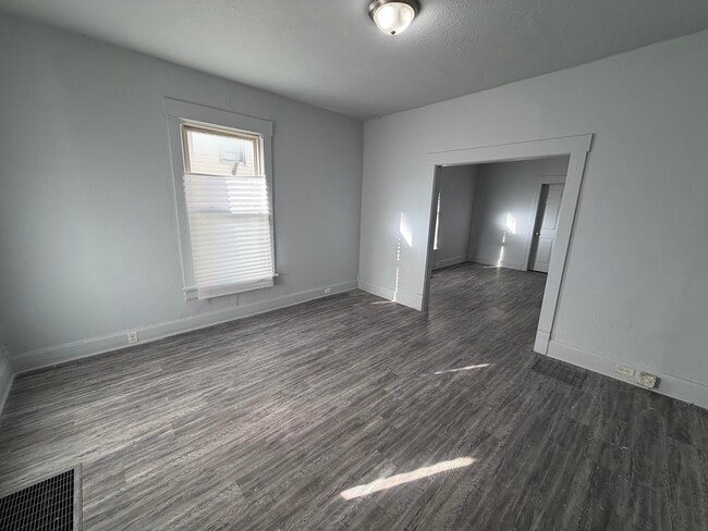 Building Photo - 1128 Chandler-