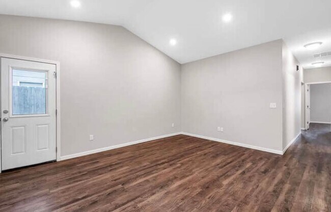 Building Photo - 454 S Longbranch Dr