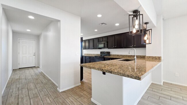 Building Photo - Popular Las Brisas community in Goodyear!