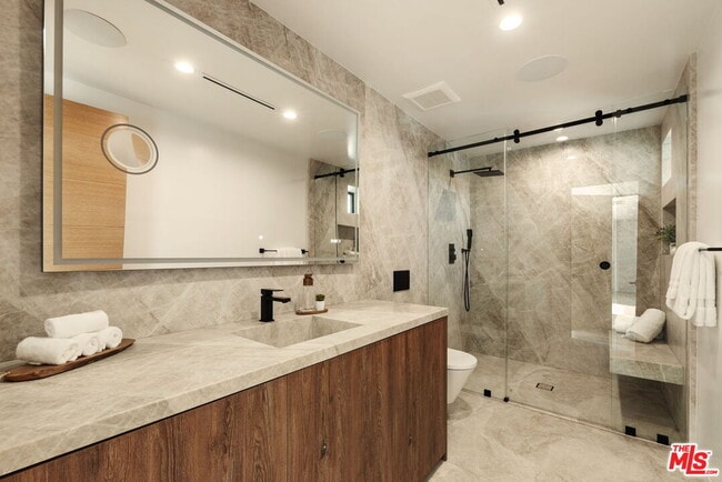 Building Photo - 2422 Apollo Dr