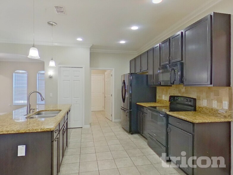 Building Photo - 33931 Emerald Pond Loop