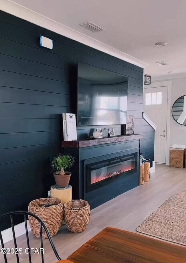 Building Photo - 2129 Sedges Ave