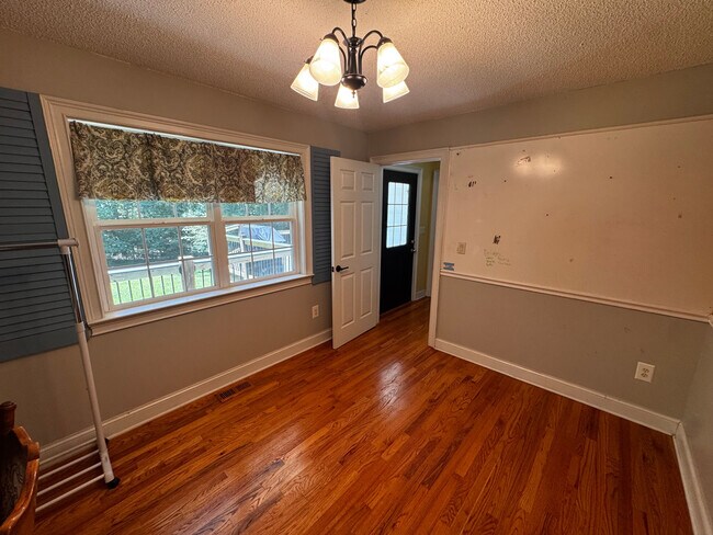 Building Photo - Room in House on Tyson Rd