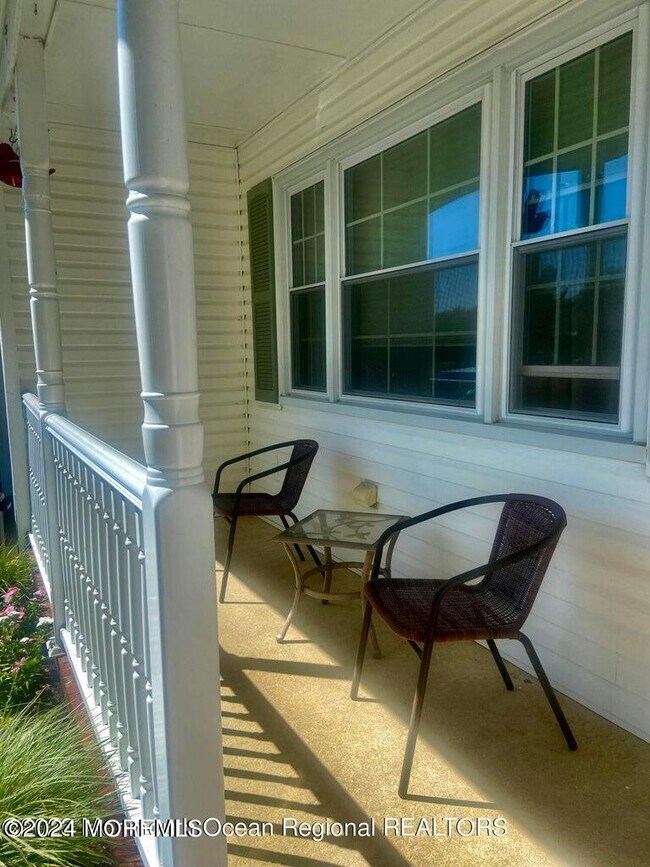 Building Photo - 7 Basset Dr