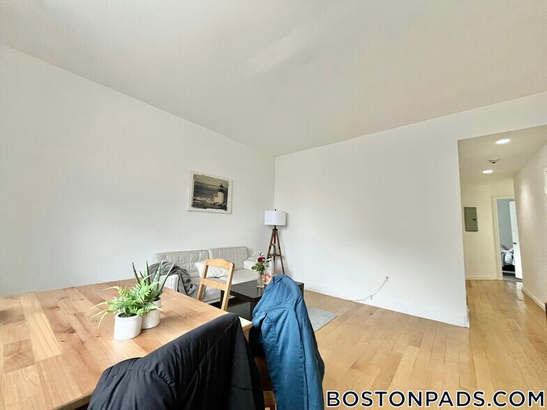 Building Photo - 774 Columbus Ave