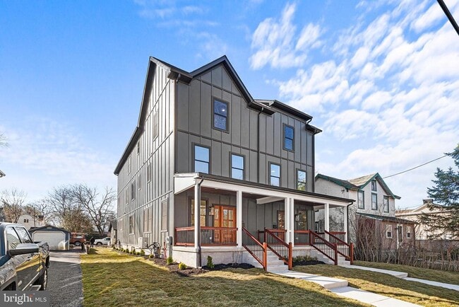 Building Photo - 703 Preston Ave