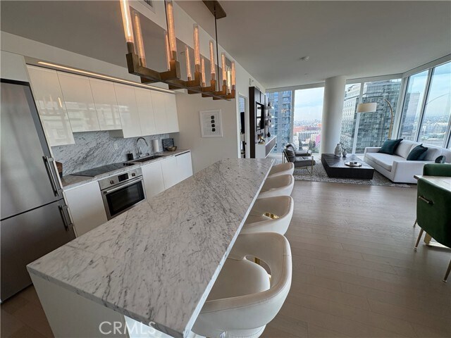 Building Photo - 1050 S Grand Ave