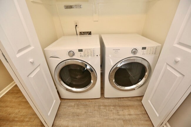 Building Photo - Updated End-Unit Brick Townhome Ready NOW!...