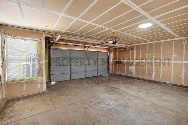 Building Photo - Spacious 3-Bedroom Retreat with 2.5 Baths in Prime Elk Grove Location