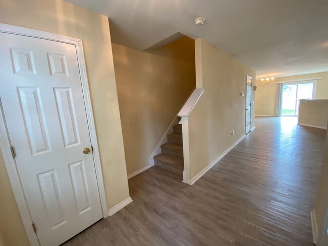 Building Photo - 2 bedroom 2.5 bath in Godley Park