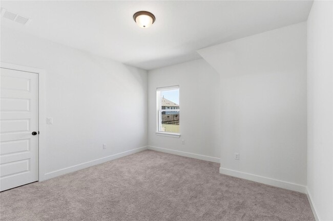 Building Photo - 396 Hollister Dr
