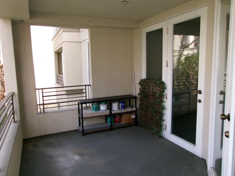 Building Photo - 2253 Martin