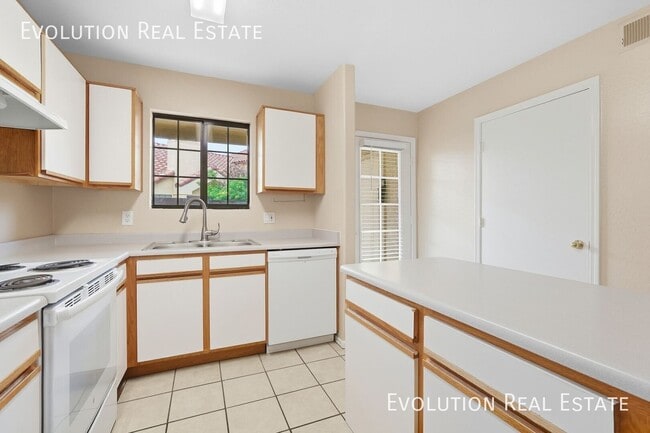 Building Photo - 455 S Mesa Dr