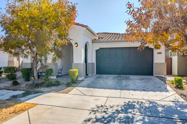 Building Photo - 9935 E Thornbush Ave