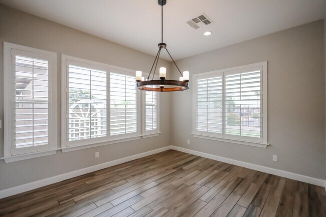 Building Photo - 1424 E Pedro Rd