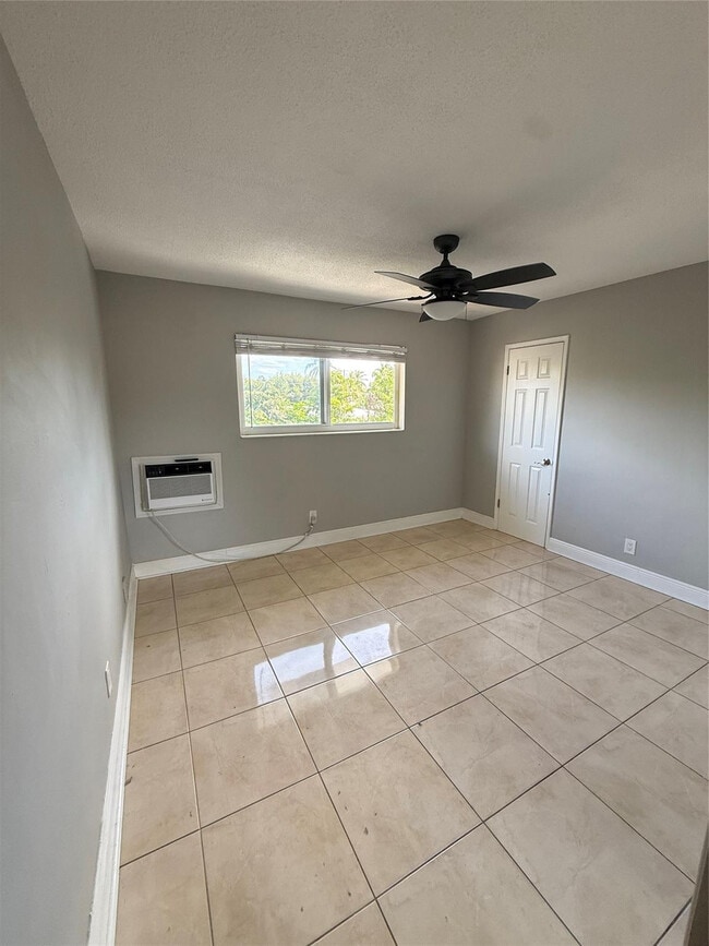 Building Photo - 1818 E Oakland Park Blvd