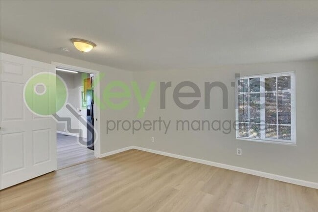 Building Photo - 1127 Rood Ave