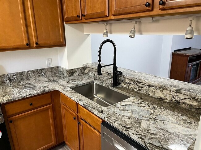 Building Photo - 37 Highwood Dr