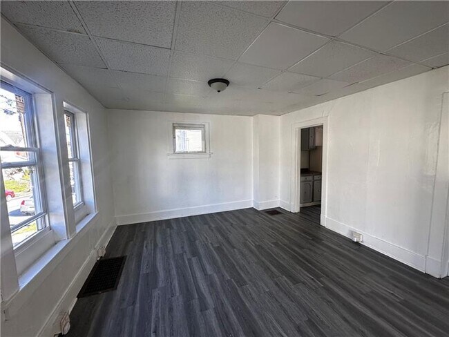 Building Photo - 410 Hallam Ave