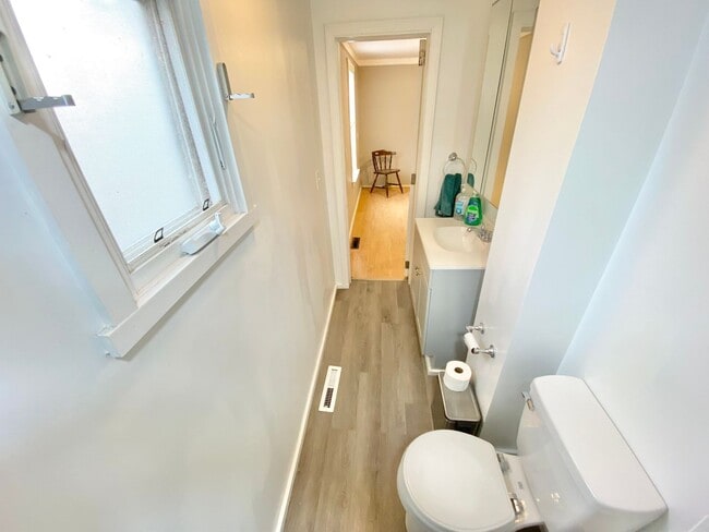 Building Photo - 93 Walnut St