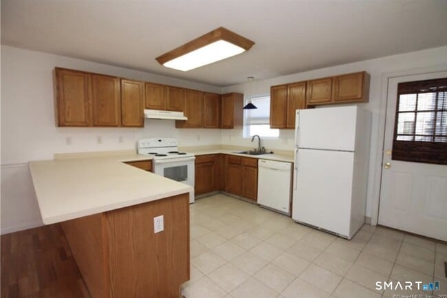 Building Photo - 37 Summersweet Dr