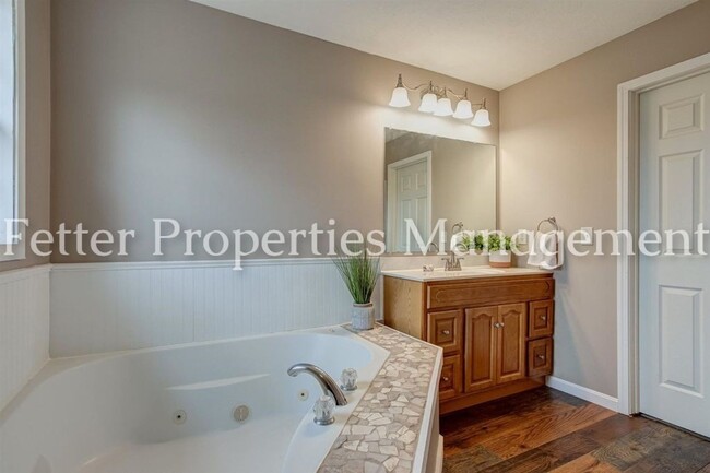 Building Photo - Beautiful 3bd 2 bath Northside