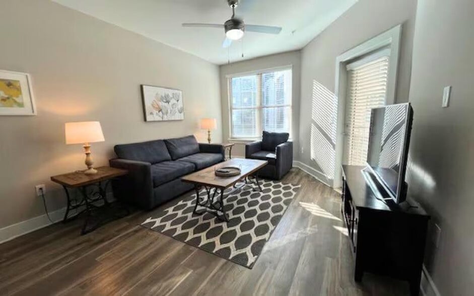 Primary Photo - 1160 Johnson Ferry Rd NE